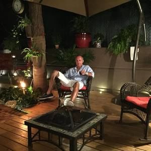 Meet your Posher, Carlos